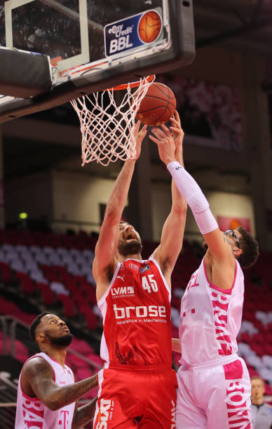 崭露头角的 崭露头角的