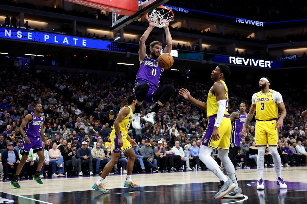 从篮球场到 从篮球场到